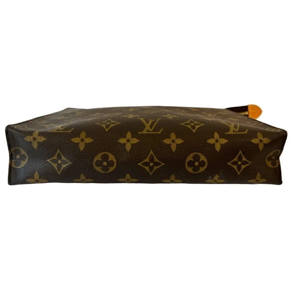 Louis Vuitton Pochette Accessoire leather clutch bag
